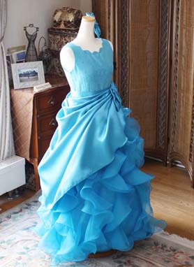 演奏会を彩るメイン ステージにふさわしいデザイン