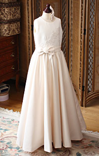 ピアノのコンクールドレス オフホワイトとベージュ