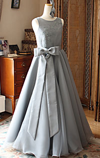 ピアノのコンクールドレス グレー