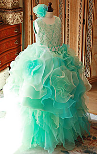 ピアノのコンサートドレス オーケストラに出演 エメエラルドグリーン