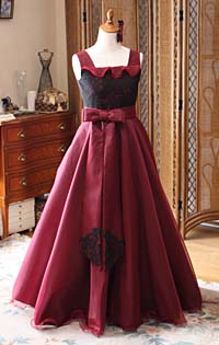 ピアノの演奏会とコンクールドレス ワインレッド