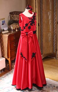 ピアノとハープを演奏するお子様に制作 コンクールドレス レッド＆ブラック