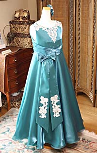 ピアノのコンクールドレス アンティークグリーンとアイボリー