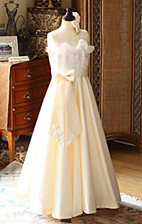 ピアノのコンクールドレス オフホワイト＆アイボリー