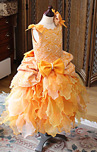 ピアノのコンサートドレス オレンジとイエロー