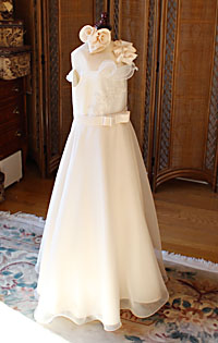 ピアノの受賞者コンサートドレス オフホワイト＆アイボリー