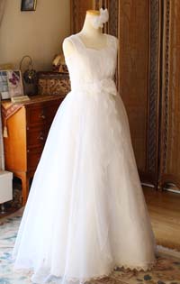 ピアノのコンクールドレス オフホワイト 中学生 高校生 大学生