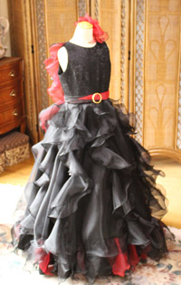 ピアノの発表会ドレス ブラックとレッド 東京都