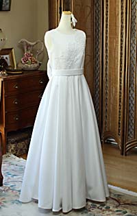 ピアノのコンクールドレス オフホワイト 神奈川県