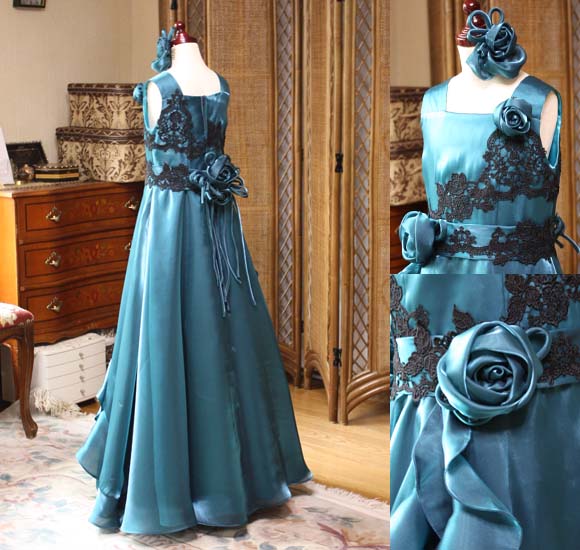 バックスタイルデザインとコサージュ、上半身デザイン