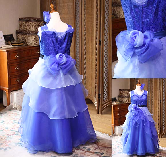 バックスタイルドレス デザインとリボンコサージュ