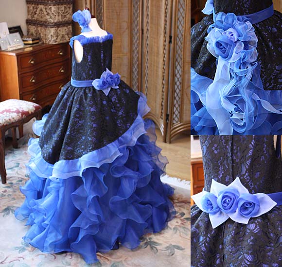 バックスタイルデザインとコサージュの詳細