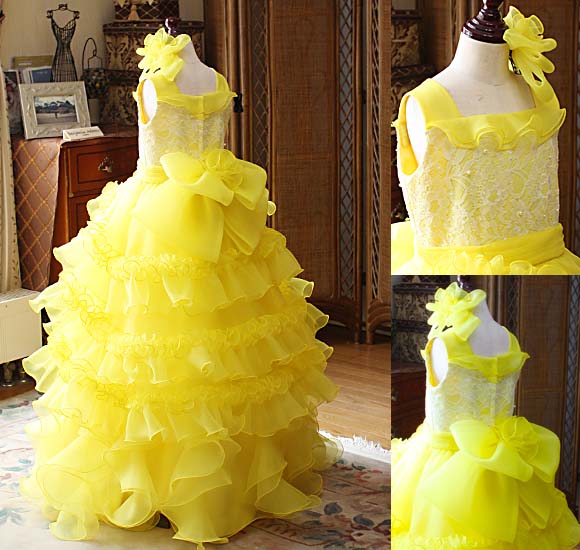 ベルラインスカート 胸元のデザイン