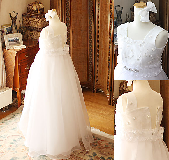 オフホワイトのコンクールドレス