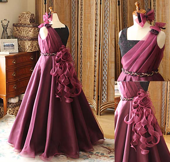 胸元のデザイン バックスタイルデザイン