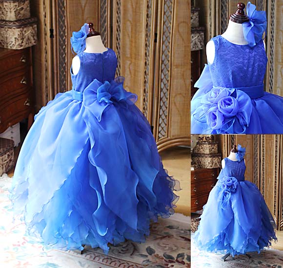 バックスタイルのスカートとトップスのデザイン詳細