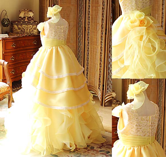 ベルラインのスカートデザインとウェストコサージュ