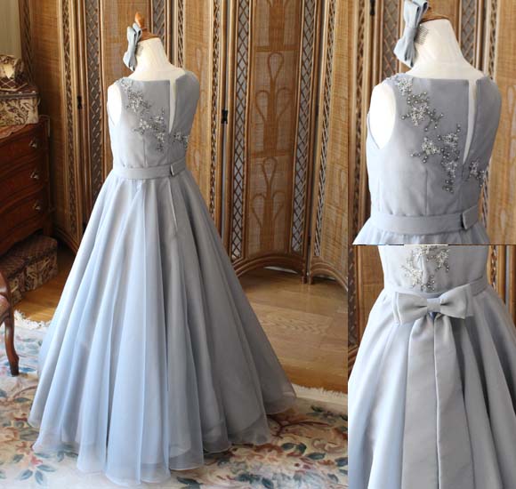 スカートデザインとシルエット リボンと上半身デザイン