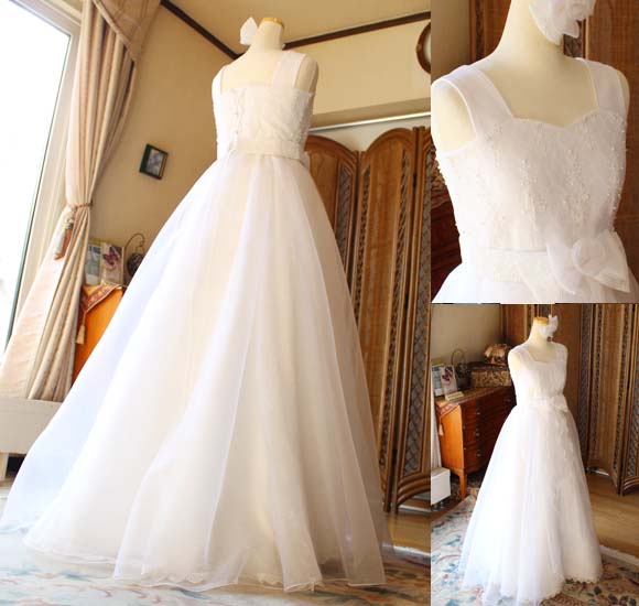 上半身のビーディングとスカートデザイン