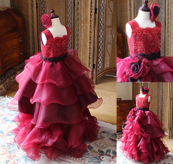 豪華なフリルとティアードスカート バックスタイルデザイン