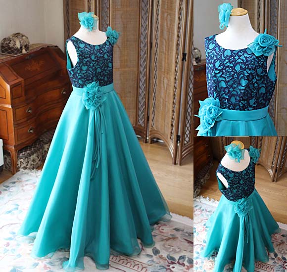 ピアノのコンサートドレス グリーン コサージュ構成 栃木県