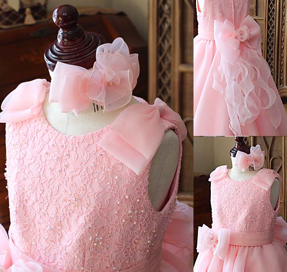 ヘッドドレスと胸元のビーディング 両肩のリボンデザイン