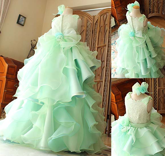 ドレスのオーバースカートデザイン