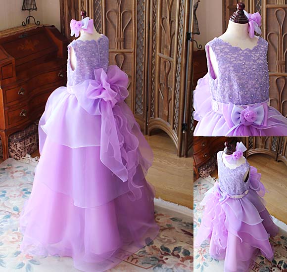 オーバースカートデザイン 上半身デザインとベルラインシルエット