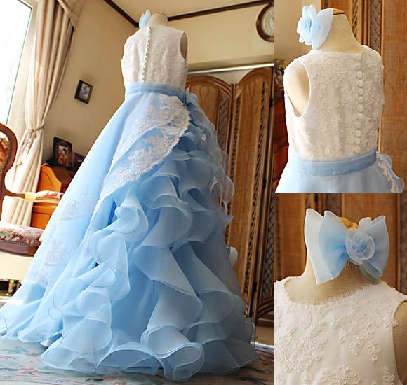 スカートのフリルとリバレースデザイン トップスの構成