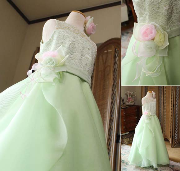 ウェストコサージュとスカートシルエットの詳細