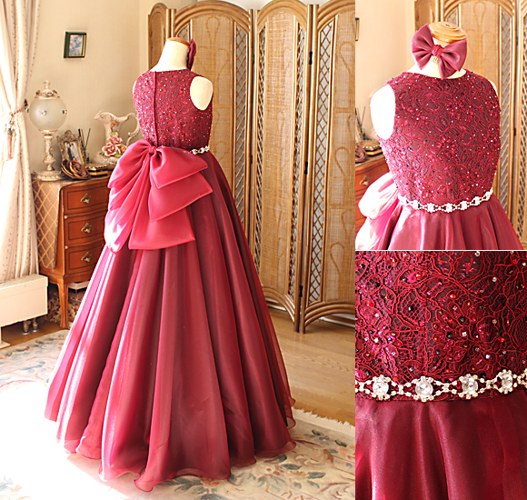 ウェストデザインのリボンと胸元デザイン