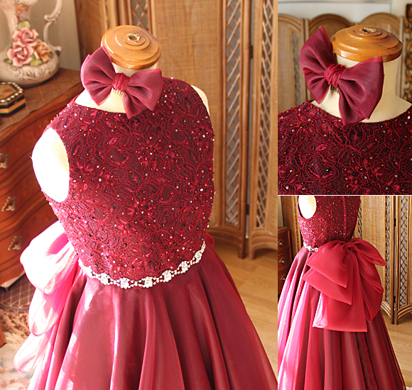 ラウンドネックデザインと繊細なビーディング加工