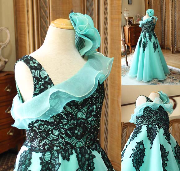 スクエアネック ワンショルダーデザイン ビーディングとレースの詳細