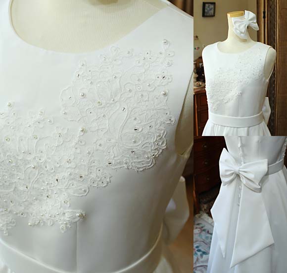 胸元のビーディング トップスのデコルテ