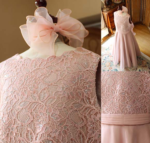 トップスデザイン カットワークネックライン