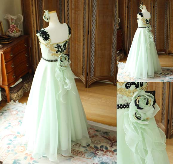 Aラインスカート バラのコサージュ