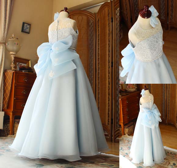 神秘的なライトブルーのリボン トップスデザイン