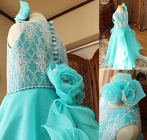 クルミボタンデザイン 美しいバラモチーフ コサージュ