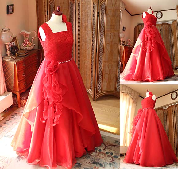 ステージを意識させるスカートライン 左右非対称